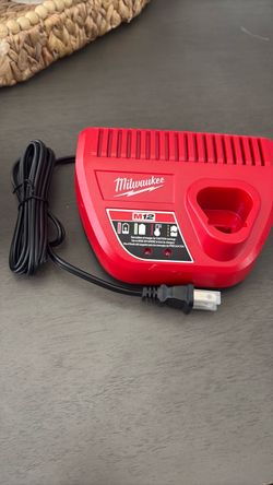 Milwaukee M12 Charger