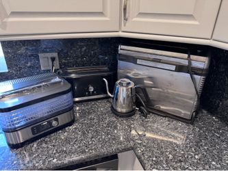 Air fryer, toaster ,  Food Dehydrator and kettle