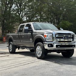 2012 Ford F250 Super Duty Crew Cab Lariat 