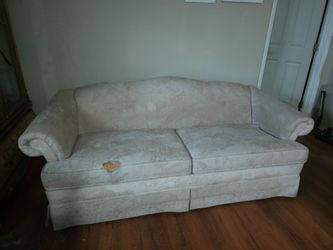 Hide a bed couch 🛋