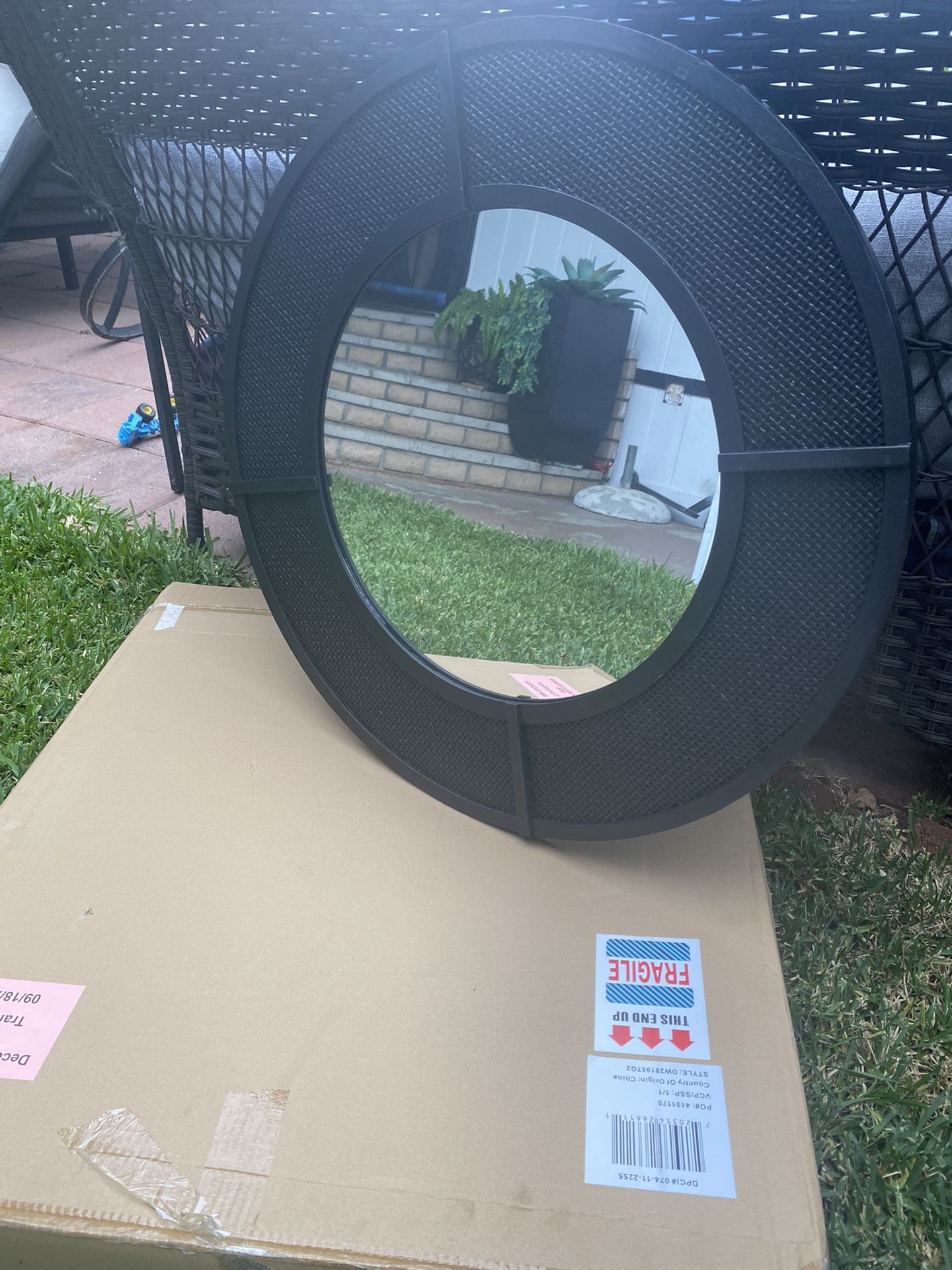 Round Mirror Brand New!!! $20