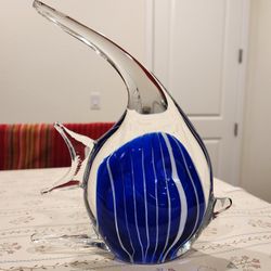 Handmade Blown Art Glass 8.5 " tall Cobalt Blue Angel Fish Paperweight, good condition 