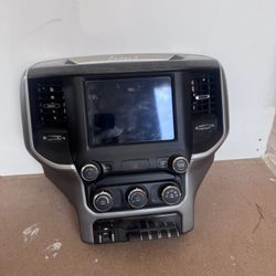 OEM 8.4” Uconnect Radio & Climate Bezel – 2019–2022 Ram 1500 (Plug & Play)