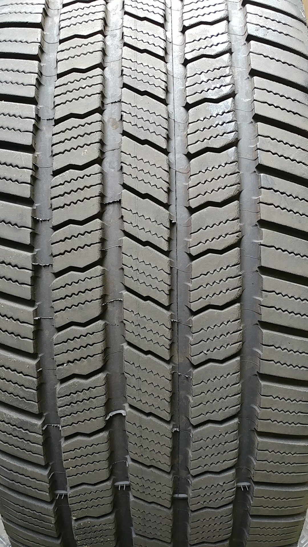 275 55 20 set of 4 used Michelin defender