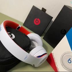 Beats Solo3 Wireless Bluetooth Headphones