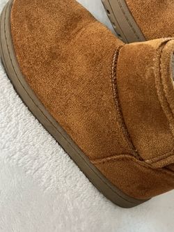 Toddler boot size: 9.  $3