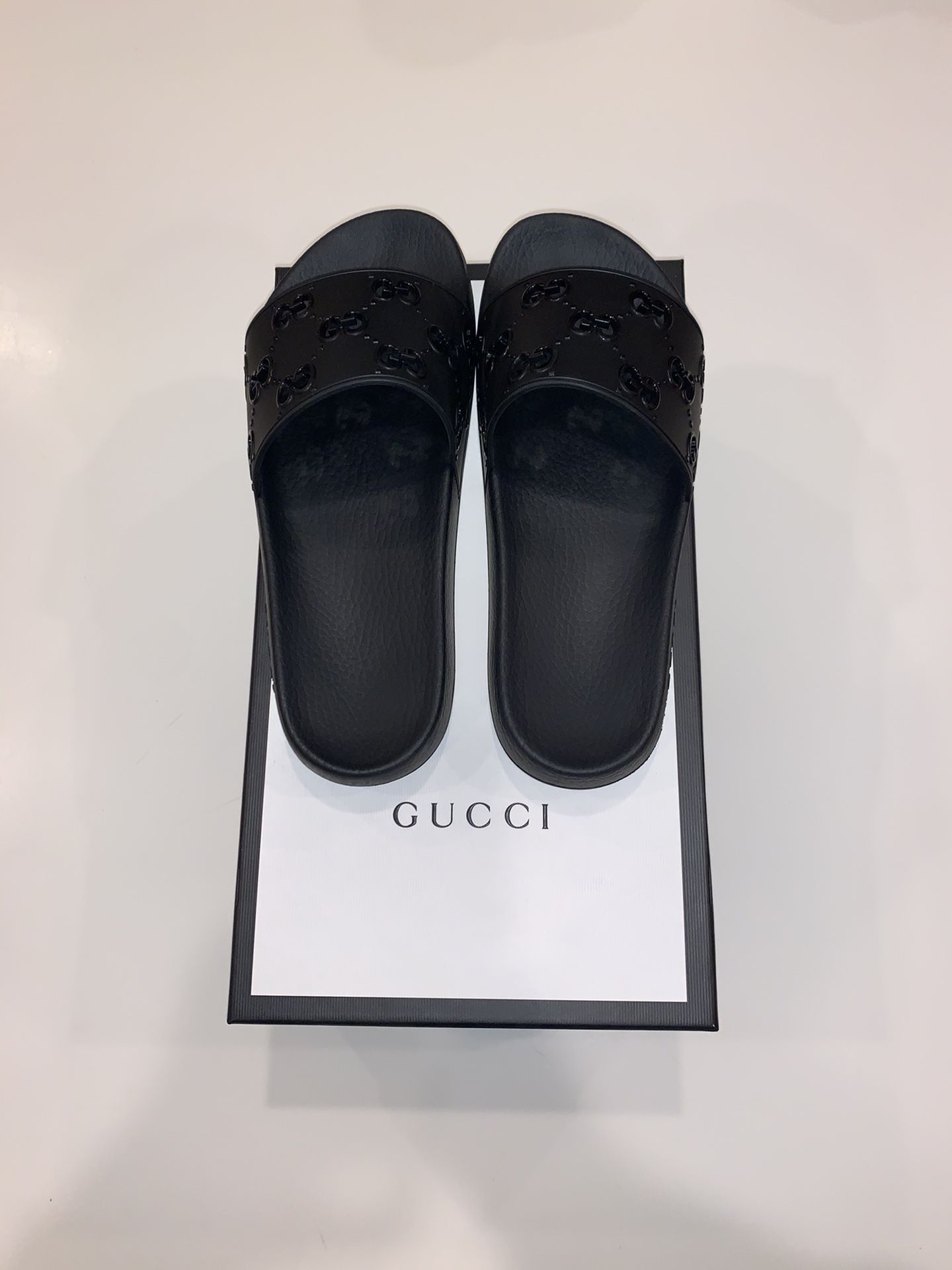 Gucci slides Size 9-11