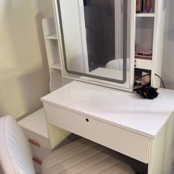 Vanity Plus Chair 