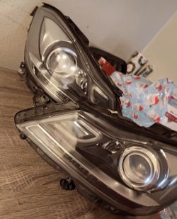W204 C250 Mercedes Headlight