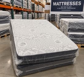 Full regular mattress and box spring new