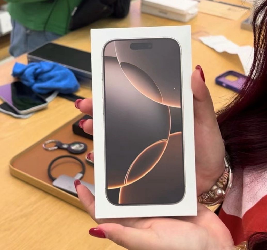 Apple iPhone 16pro 256GB Desert Titanium