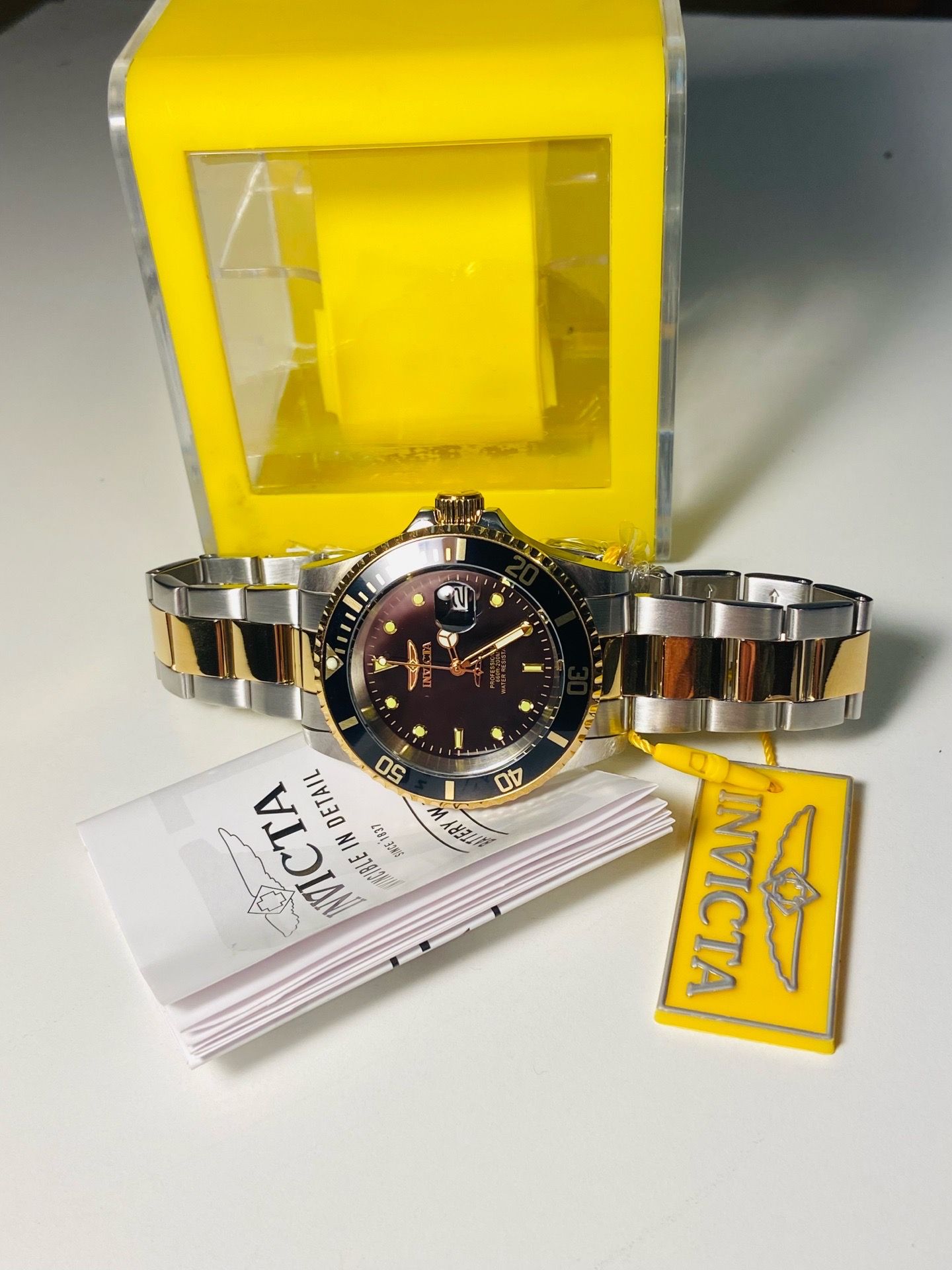 Beautiful Brand New Never Worn Invicta Pro Diver 40mm Two Tone Stainless Quartz Watch