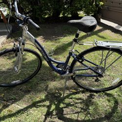 Women’s Trek 7100 21 speed multitrack hybrid bike