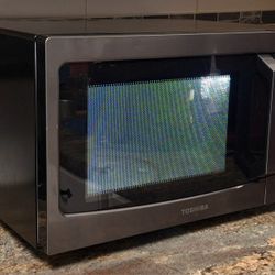 TOSHIBA COUNTERTOP MICROWAVE - 1.2 CU FT 