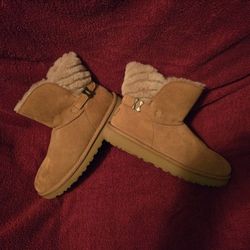 UGGS Women's  Size 9 $35