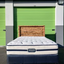 Beautiful rustic full-size bed  in  great  condition. 