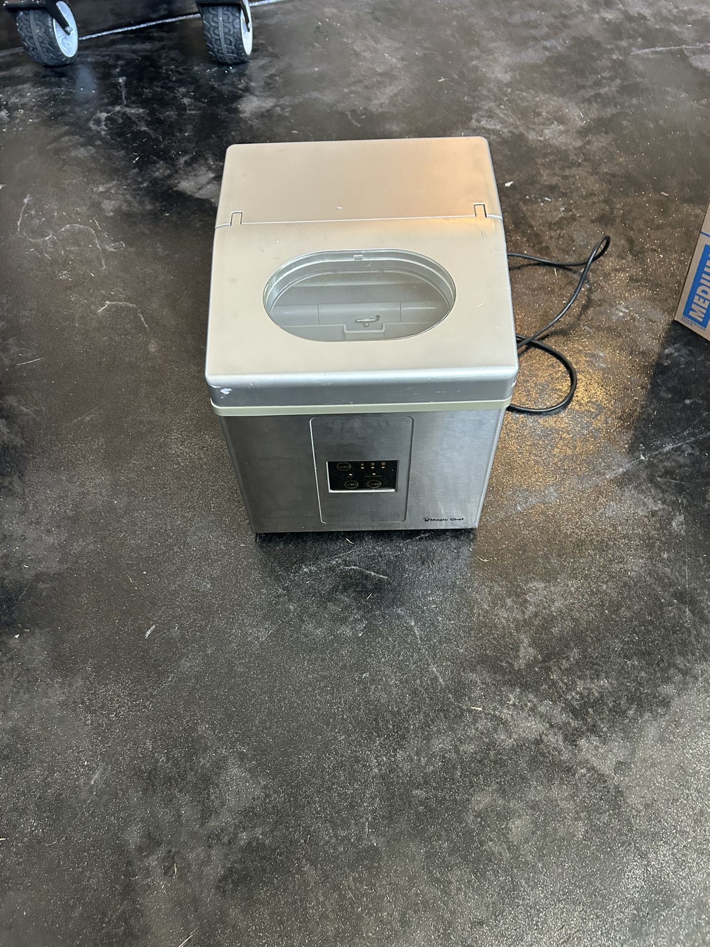 Magic Chef Ice Maker. Used But Still Good Quality. Or Best Offer