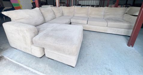 Copley place Sectional Sofa with chaise beige