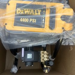 Pressure Washer Dewalt 4400