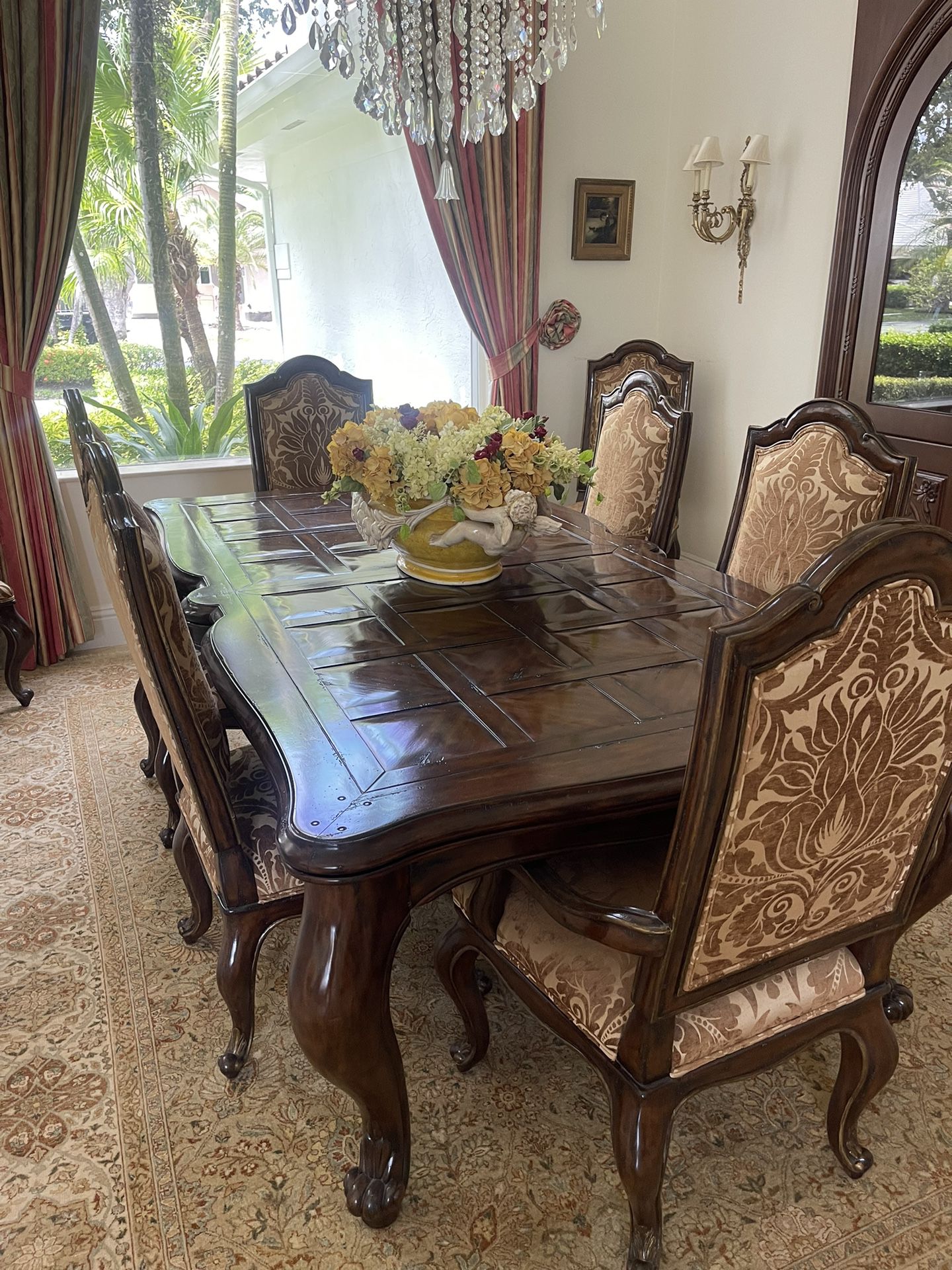 Marge Carson Vouvray Dining Table w/ 8 Chairs and 1 Leaf - Amazing condition - Extra Seat Linings - Originally $22,000.   Asking $5999
