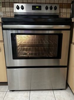 Frigidaire Stove/Oven - Stainless