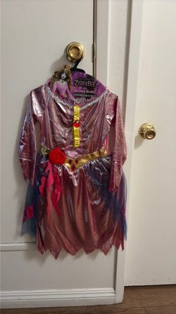 Halloween costumes Size 7/8. Might fit into a 6/7 as well