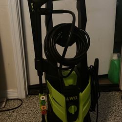 Trash can cleaning