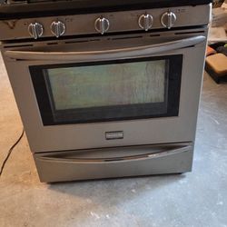 Gas Frigidaire Range
