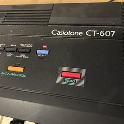 Casio CasioTone 61-Key Portable Digital Electronic Keyboard Synthesizer (CT-607)