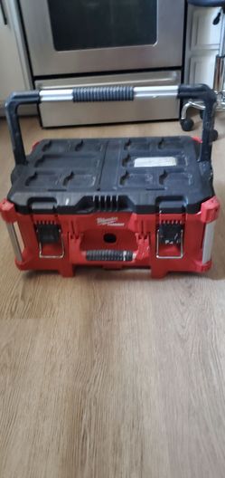 Milwaukee PACKOUT Large Tool Box (Model 48-22-8425).