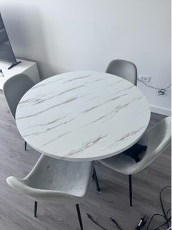 White/grey Dining table w grey velvet chairs