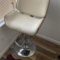 Barstool Solo Small Tear In Seat 