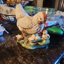 Vintage Ceramic Hen And Chicks.