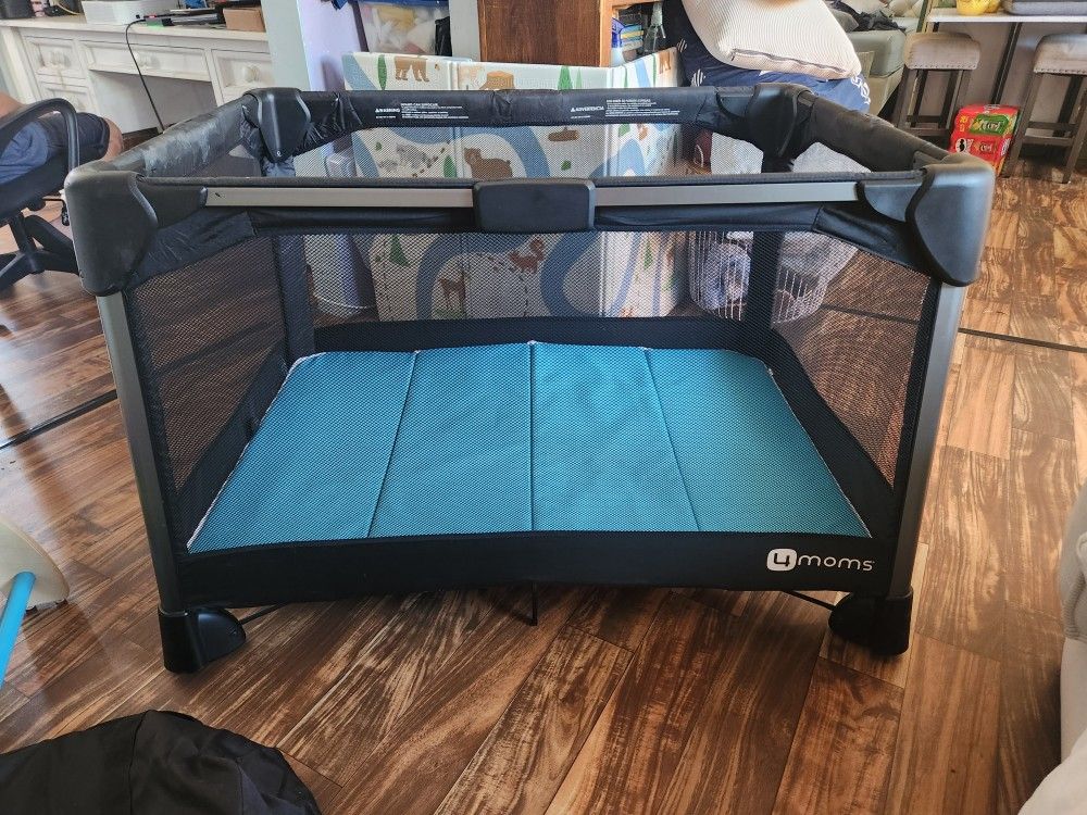 4 Moms Play Pen