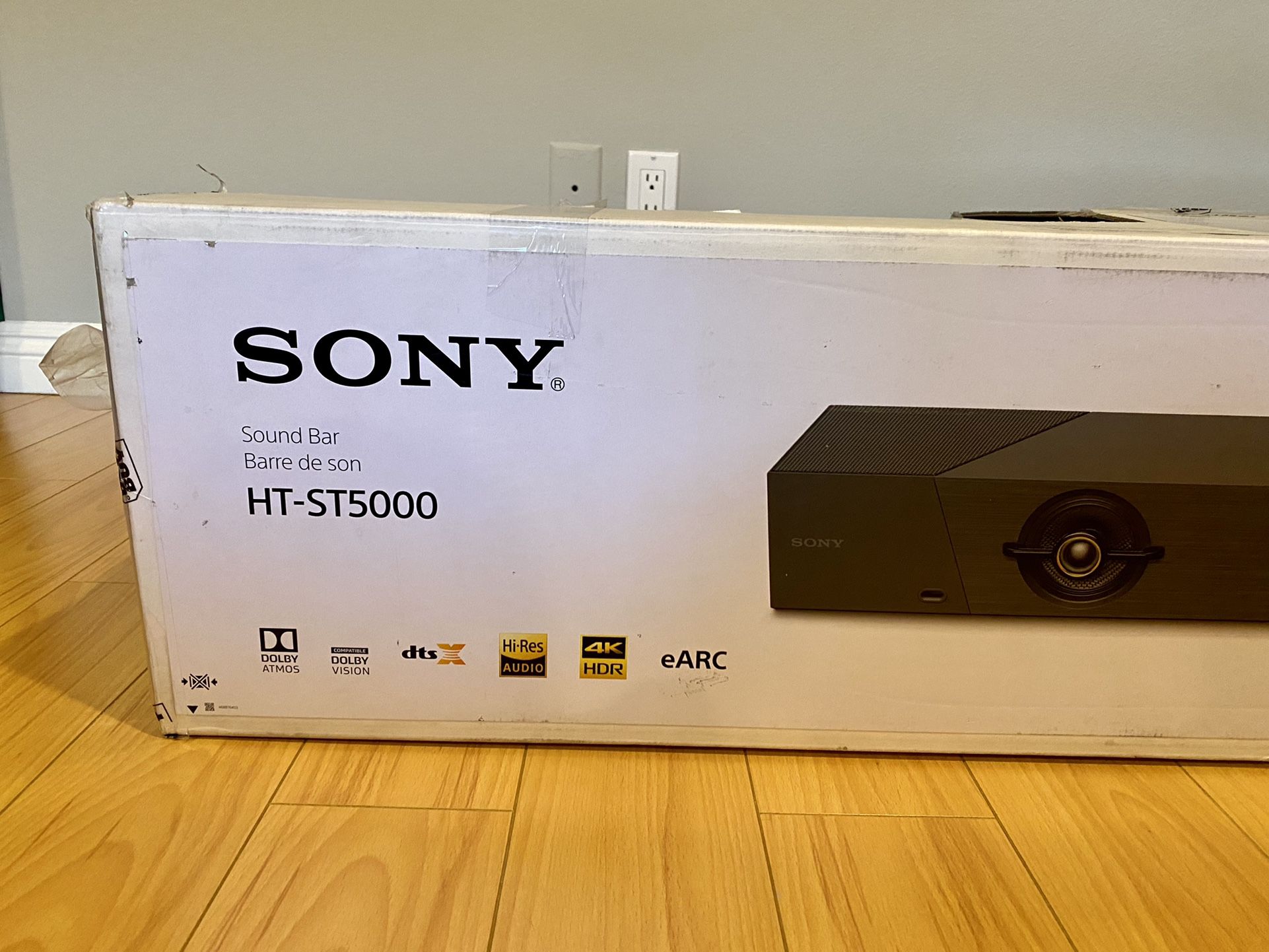 Like new Sony HT ST5000  7.1.2ch Dolby Atmos / DTS:X Soundbar with Wi-Fi / Bluetooth
