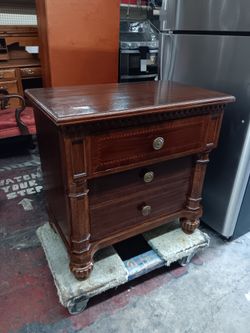 2 Kathy Ireland Home 3-drawer nightstands pair