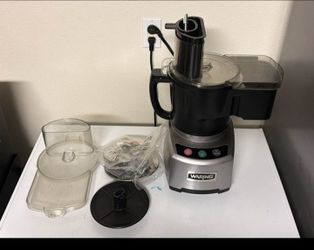 Waring Commercial 4 Quart Food Processor, 2 HP Motor, Extra Large Feed Tube, LiquiLock Sealed Bowl System, S Blade Chops Purees Emulsifies, 120V, 5-15