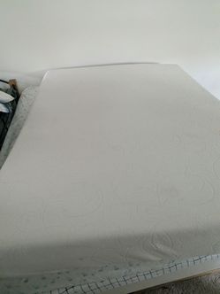 Queen Size Memory Foam Mattress 60x80x7 - Gel + Viscoelastic Foam - Excellent Condition
