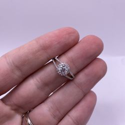 Diamond Engagement Ring (0.71 C.t) Certified!
