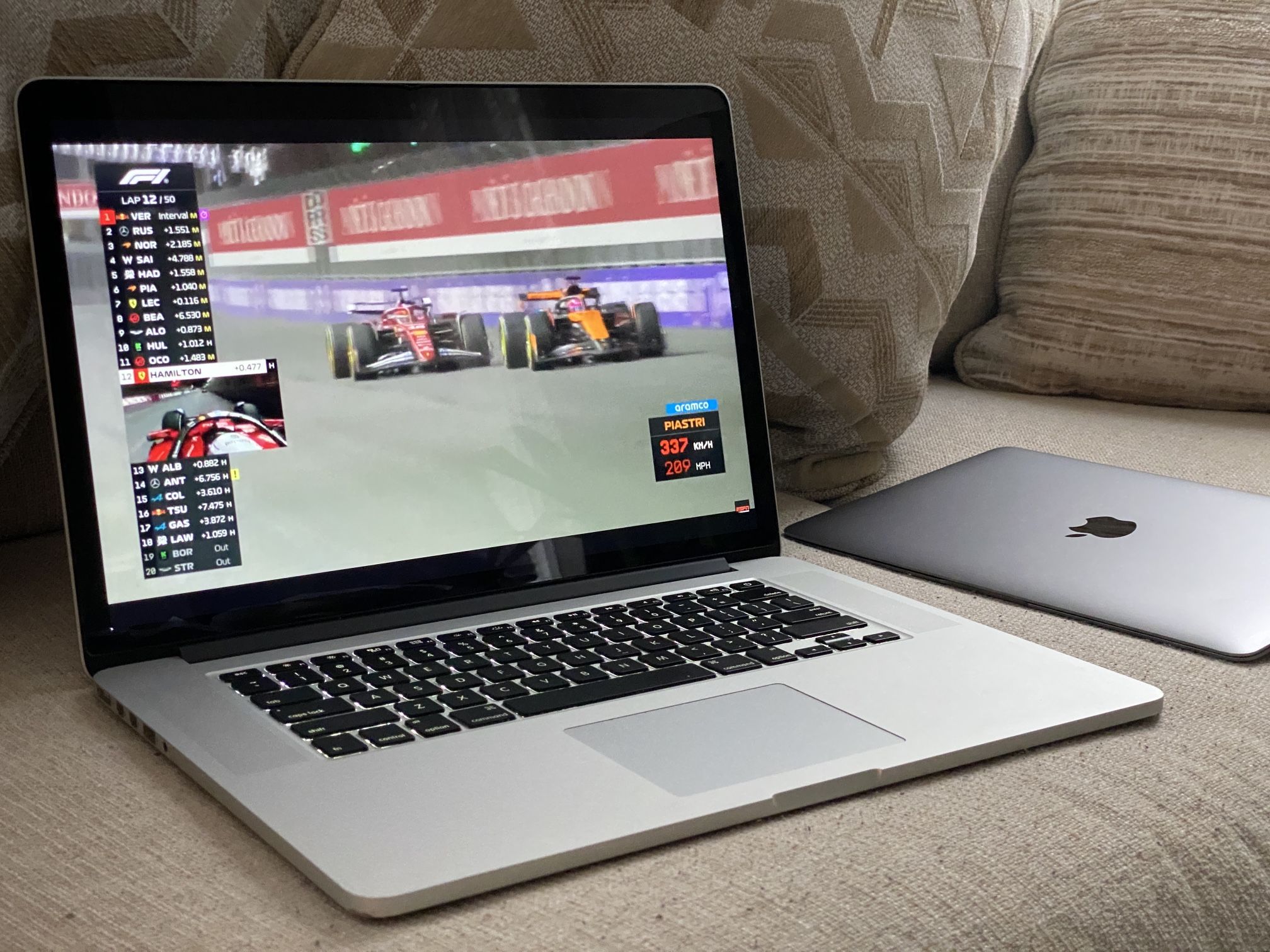 15 inches MacBook Pro i7, 16GB RAM 256GB SSD