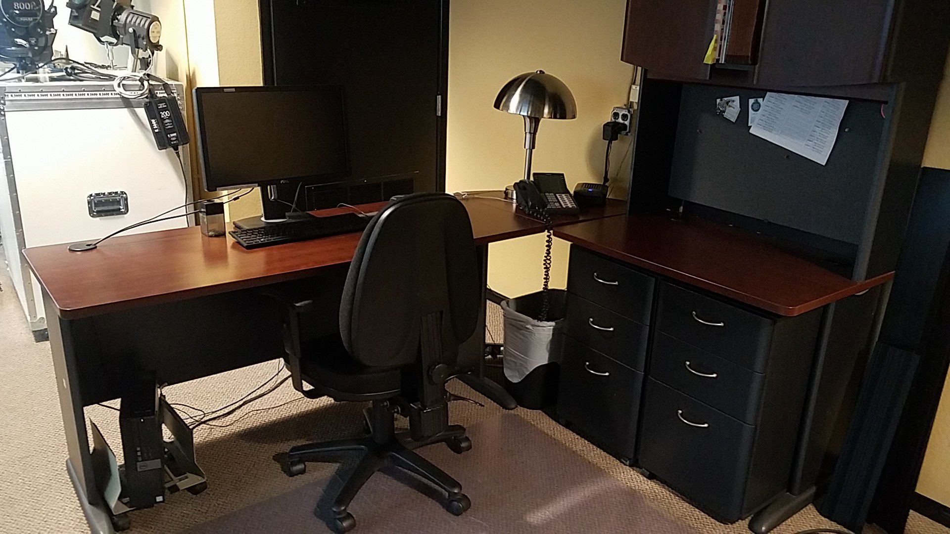 OFFICE DESK FOR SALE! GREAT CONDITION!