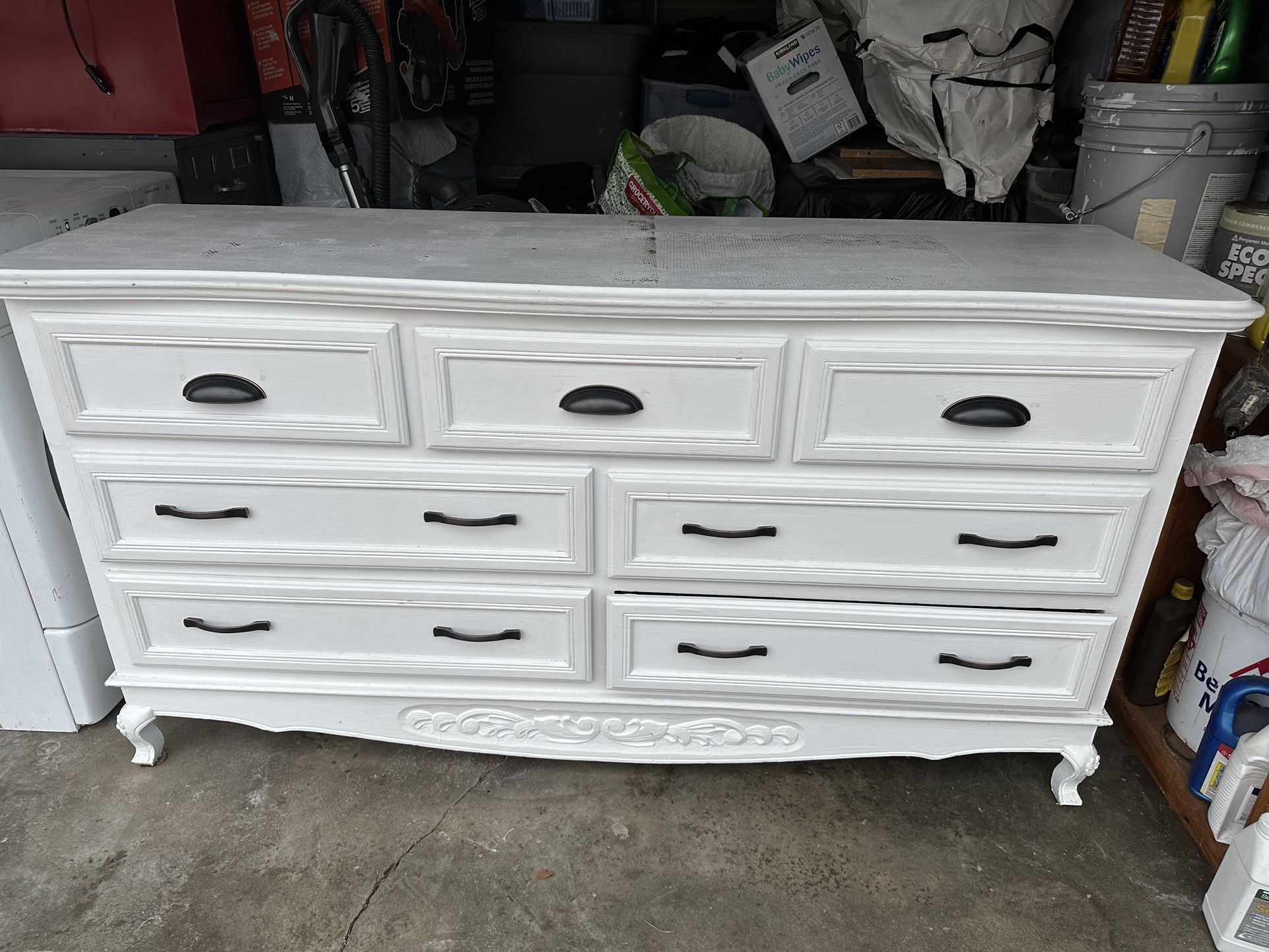 White dresser (wood)