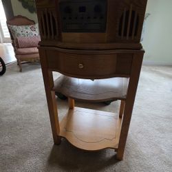 PHILCO TURNTABLE CD AND CASSETTE PLAYER CONSOLE 