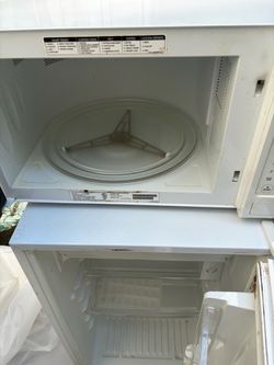 White Countertop Microwave with Turntable