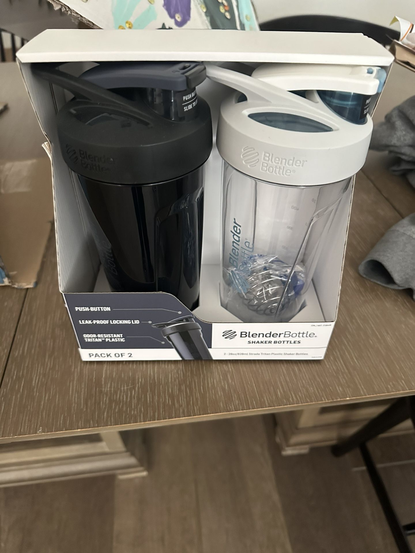 Blender Bottles New 2 pack! Strada style locking lids! 28 Oz Each
