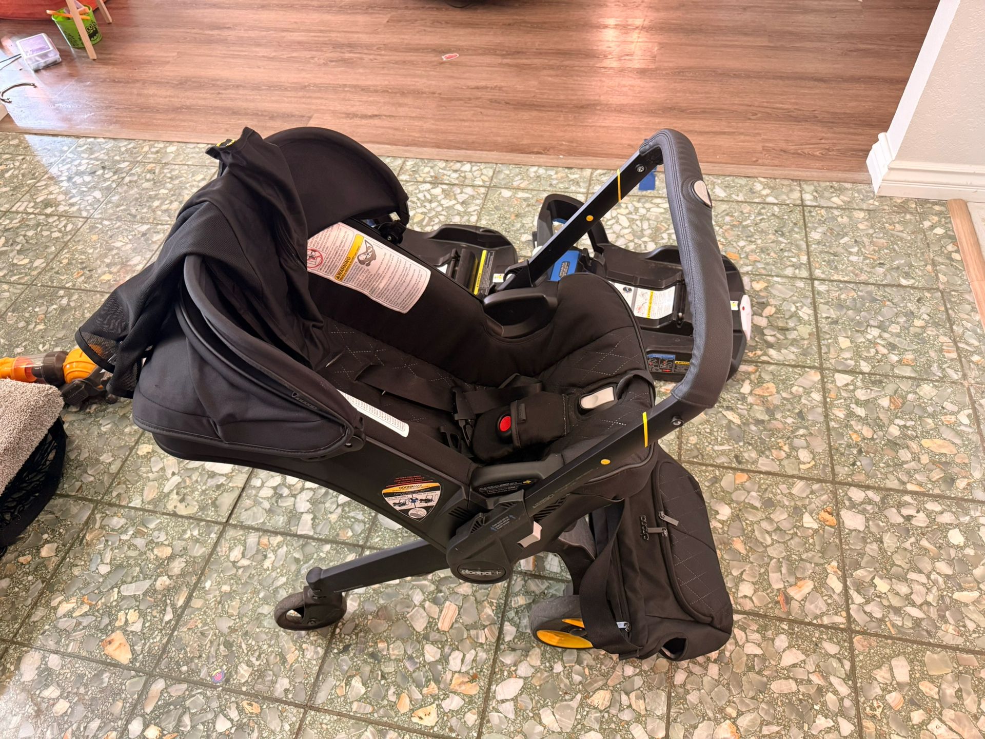 Doona stroller Midnight Edition With All The Extras
