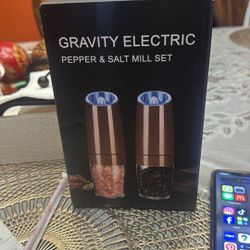 Gravity Electric Pepper & Salt Mill Set