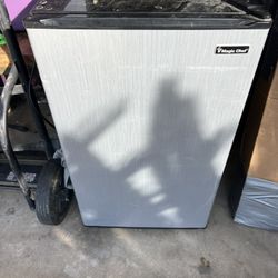 Magic Chef Mini Fridge