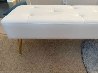 Tufted bench