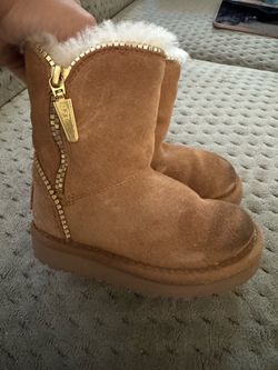 Uggs size 7c $10